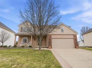 1090 Polo Dr, South Lyon, MI