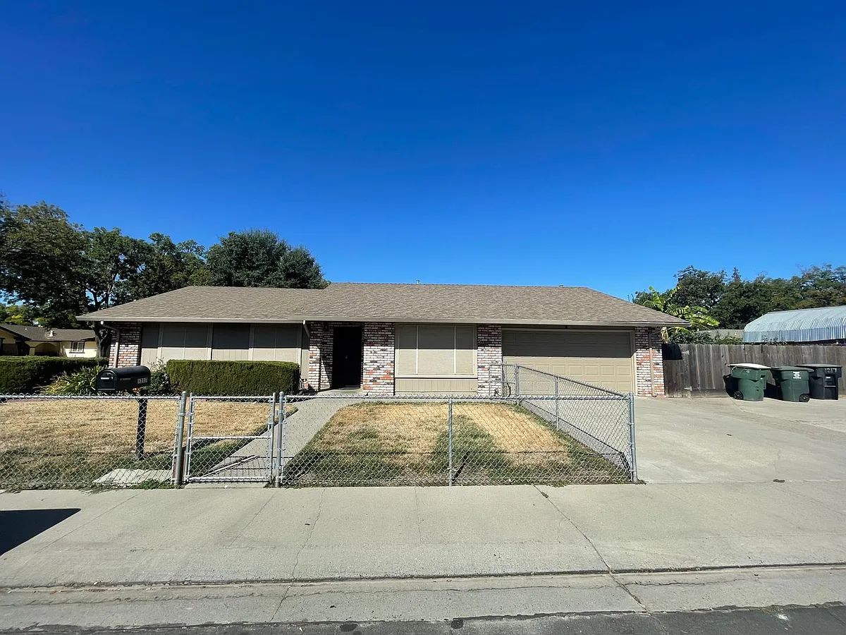 Building Photo - 1217 Kara Ln