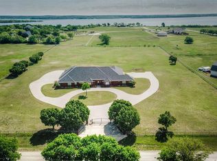 630 Chisam Rd, Valley View, TX 76272