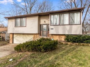 916 Carl Ave, Elgin, IL 60120