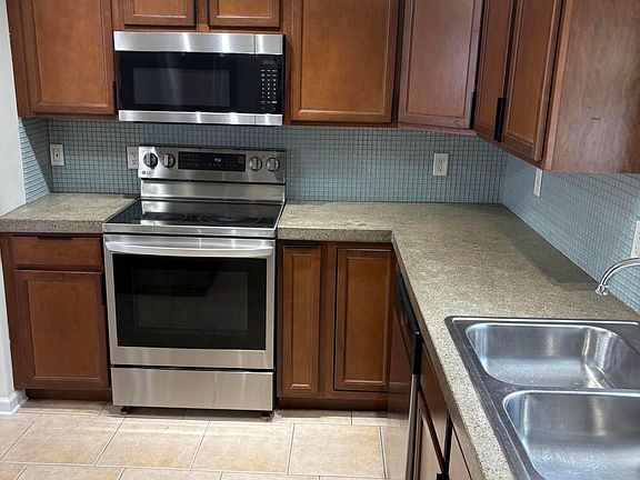 2nd image of 319 Howe St