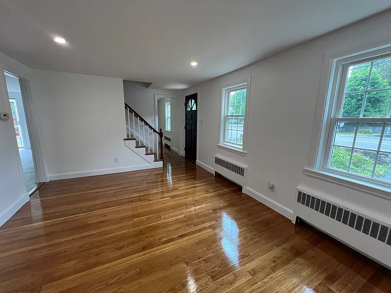 287 Main St — Photo 3