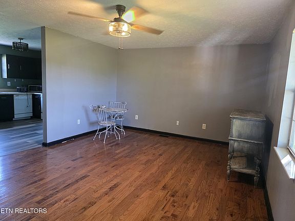 3rd image of 141 Mattie Ln
