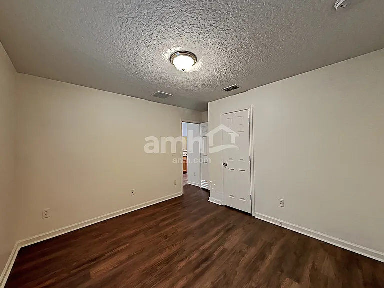 10008 Lancashire Dr — Photo 19