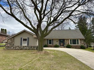 4560 S Raven Ln, New Berlin, WI 53151