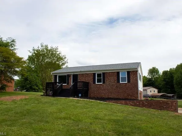 4925 Lacasta Ln, Walkertown, NC 27051