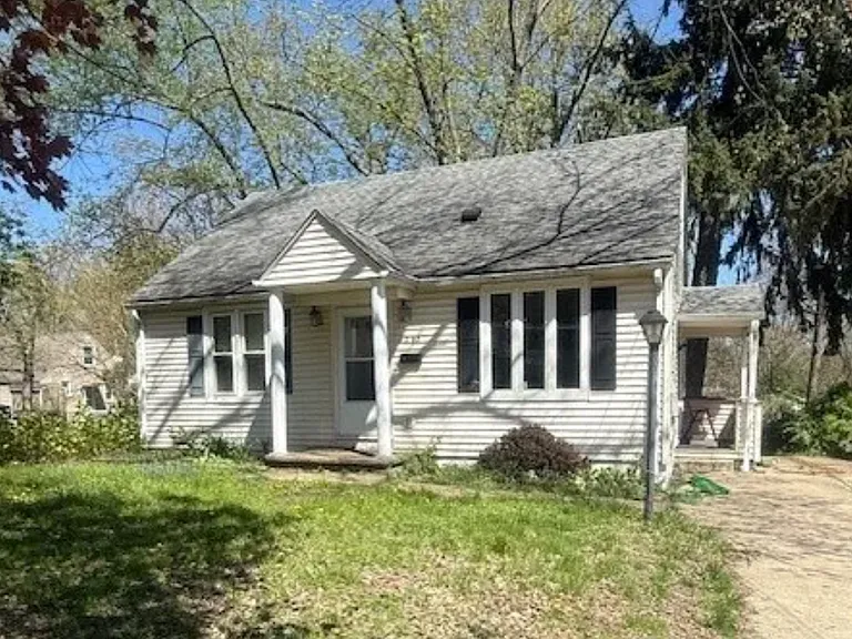 1293 Leonora Ave — Photo 1