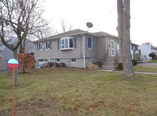 36 Vail Rd, Lake Hiawatha, NJ 07034