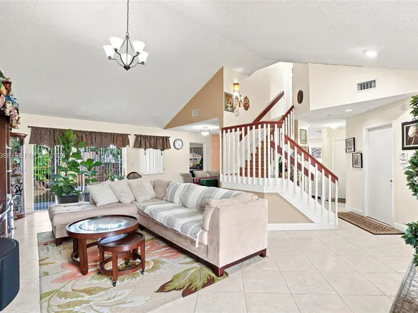 18209 NW 61st Ct, Hialeah, FL 33015