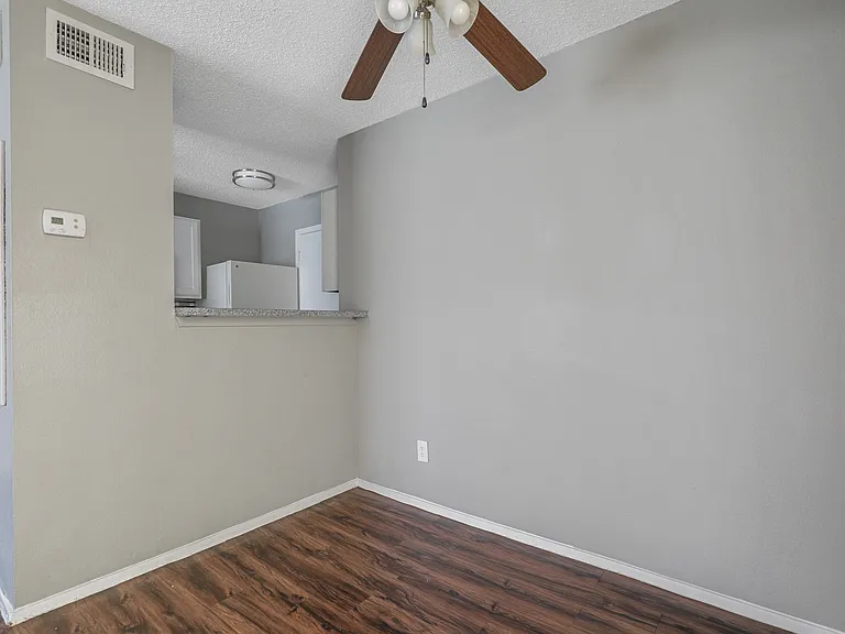 Cedar Point Apartments — Photo 14