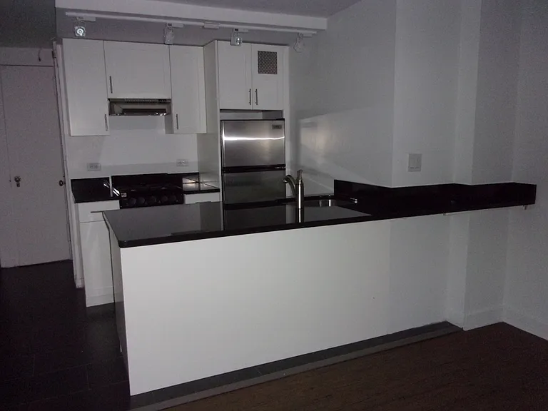 108 E 38th St #506 — Photo 7