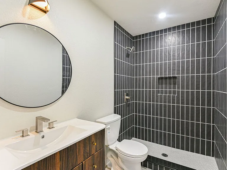 2101 Mistletoe Ave — Photo 16
