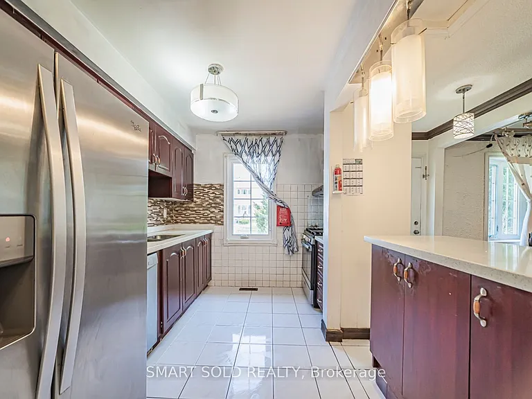 5 Horseley Hill Dr E — Photo 11