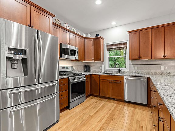 4th image of 32 Birch Circle #32