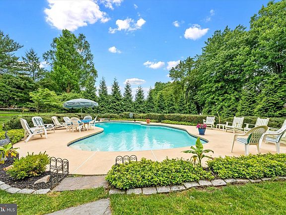 5th image of 103 Lark Ct
