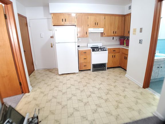 4th image of 901 College Point Blvd #2