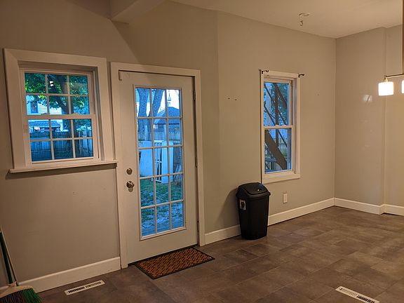 4th image of 397 W Utica St #1