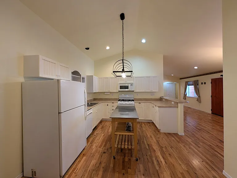 224 Capitan Cir — Photo 15