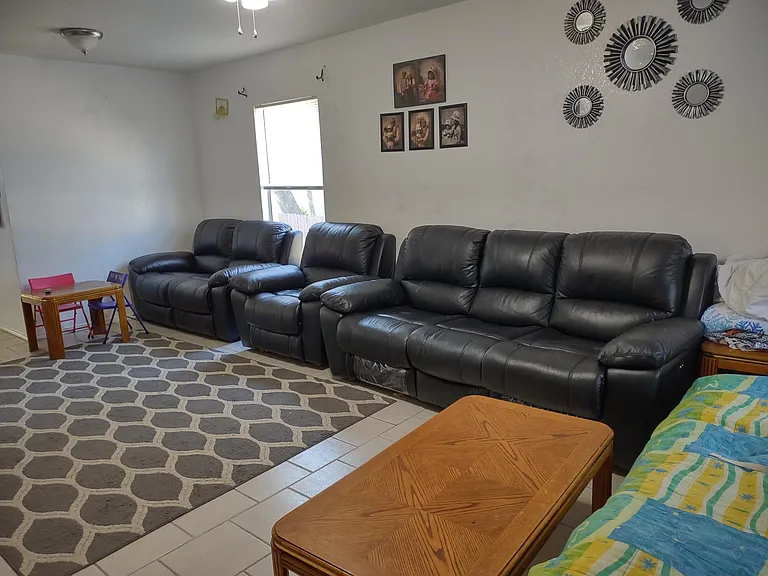 19 Fannin Post — Photo 5