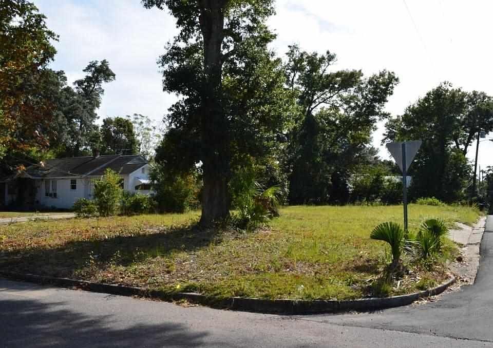 1st image of 1927 W Larua St
