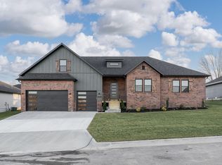 1604 E Silo Ridge Dr, Ozark, MO 65721