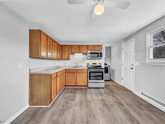 4th image of 301 Warden Ave