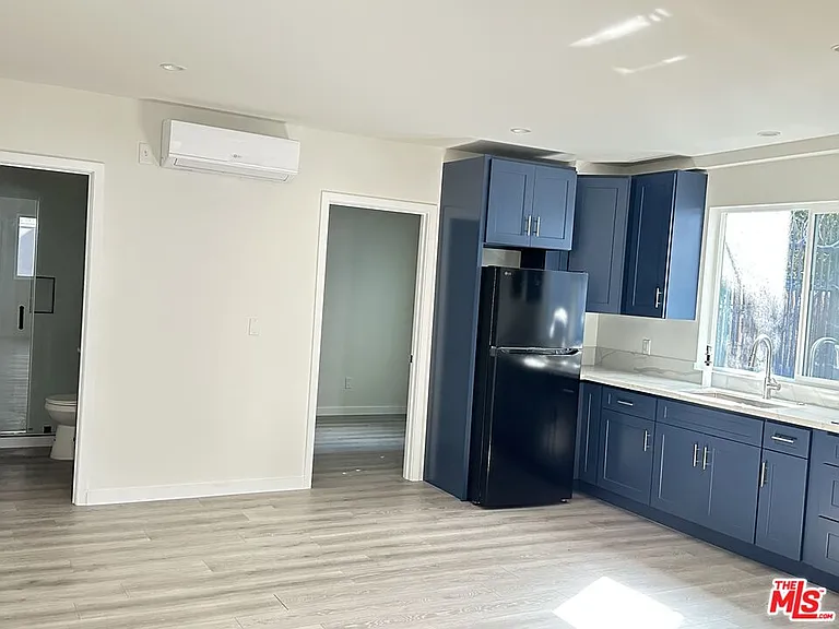 6224 1/8 De Longpre Ave — Photo 3