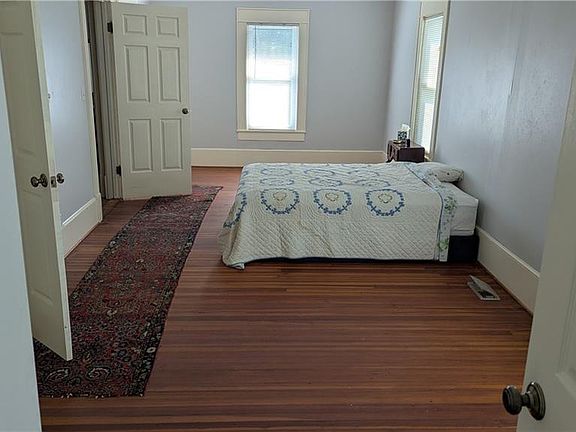 3rd image of 204 Gilmer St