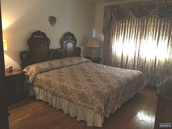 5th image of 472 Hickory St Floor 2