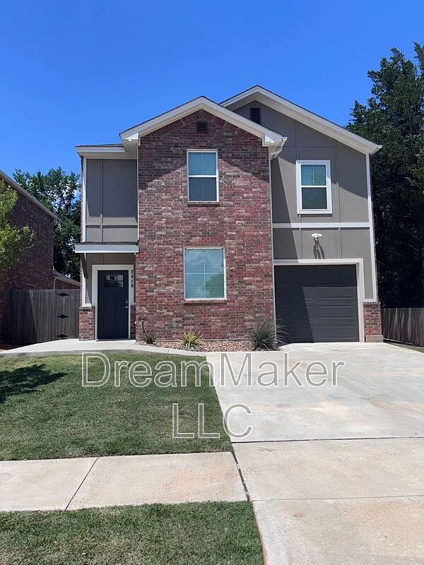 4 bed, 2.5 bath, 2201 sqft, $2,795 — Photo 2
