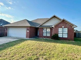 2460 Apple Blossom Ln, Conway, AR 72034