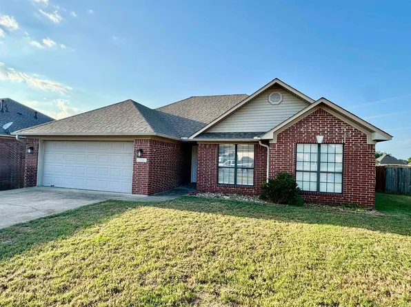 2460 Apple Blossom Ln, Conway, AR 72034