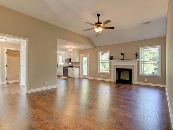4th image of 3531 Oak Creek Dr