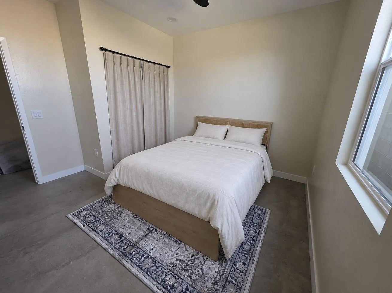 4 bed, 4.0 bath, 2200 sqft, $1,364 — Photo 1