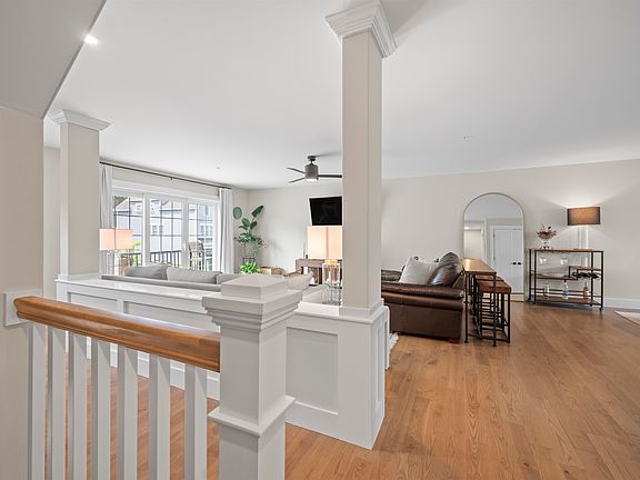 4th image of 21 Thompson Way