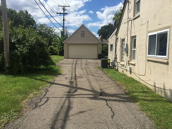 2nd image of 6423 Berwyn St