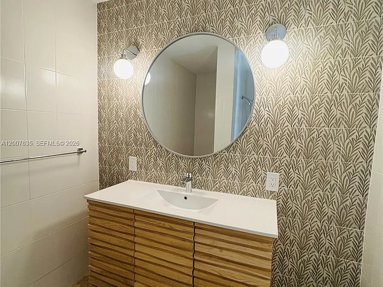 2816 Pine Tree Dr #3 — Photo 11