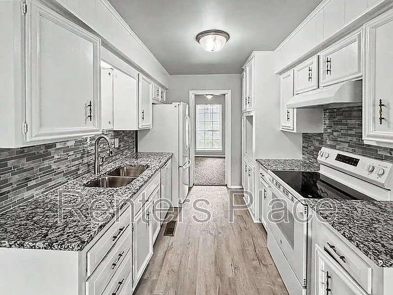 3 bed, 2.0 bath, 1714 sqft, $1,995 — Photo 2