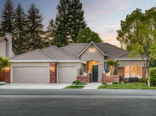 10226 N Sinclair Cir, Fresno, CA