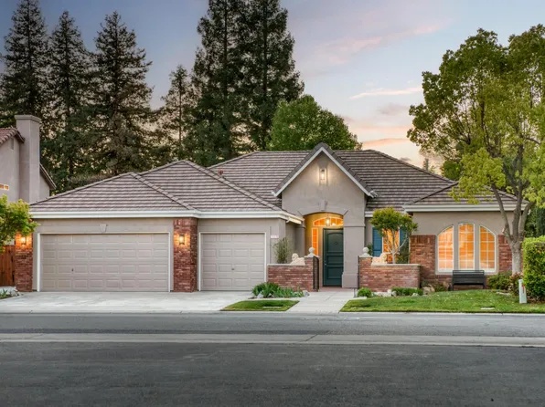 10226 N Sinclair Cir, Fresno, CA 93730