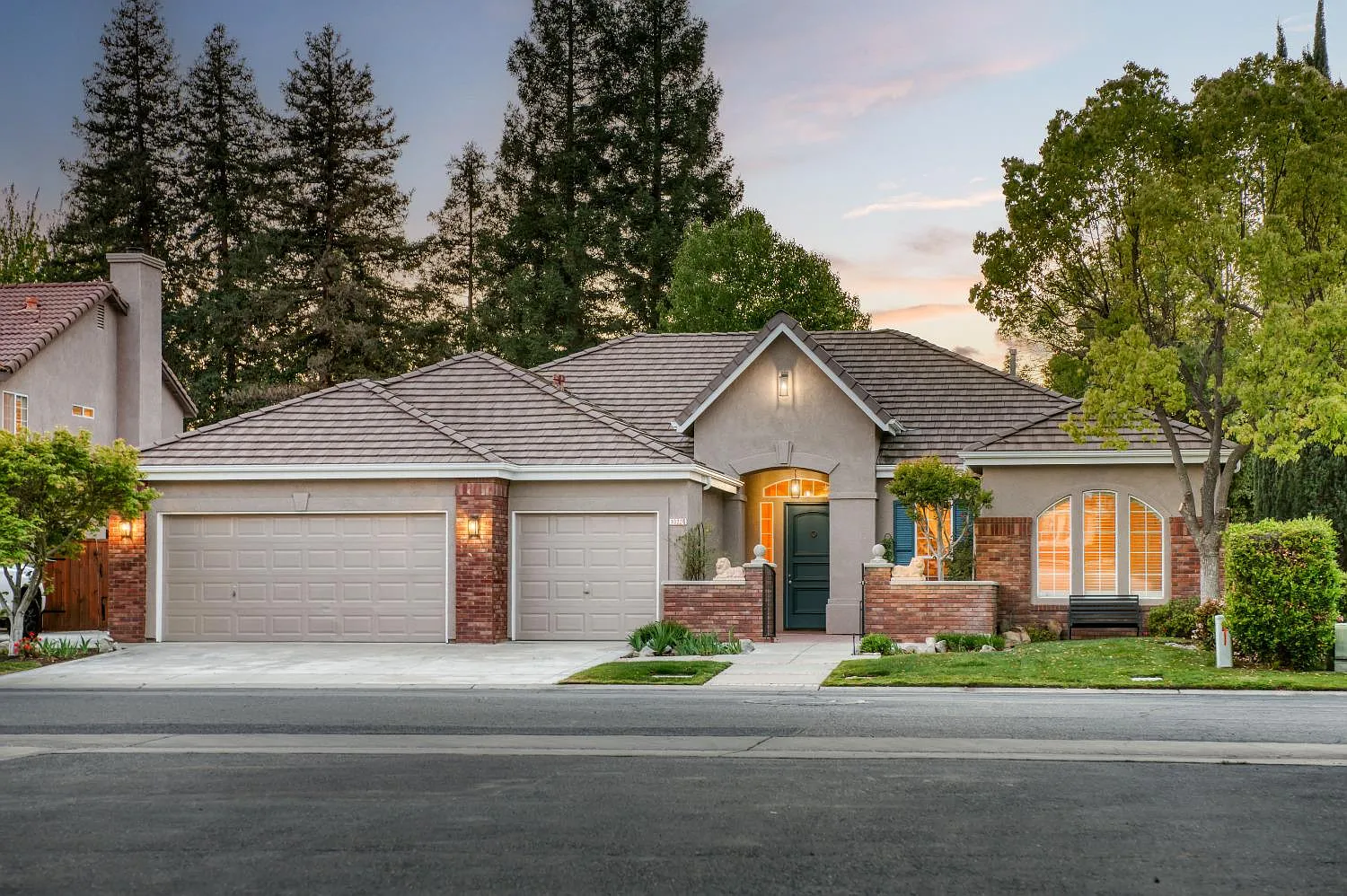 10226 N Sinclair Cir photo 1