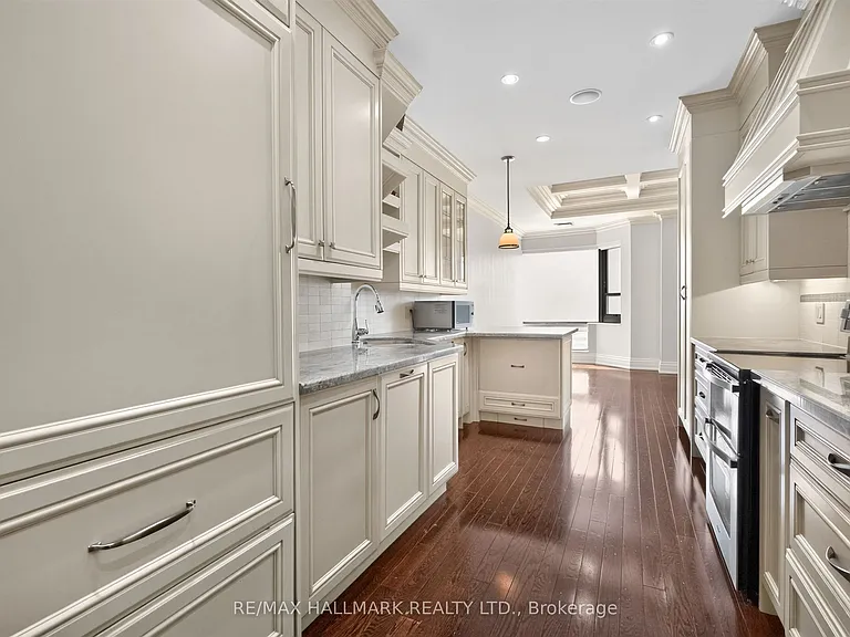 1166 Bay St #Penthouse 1 — Photo 24