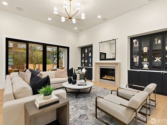 4th image of 836 130th Avenue NE