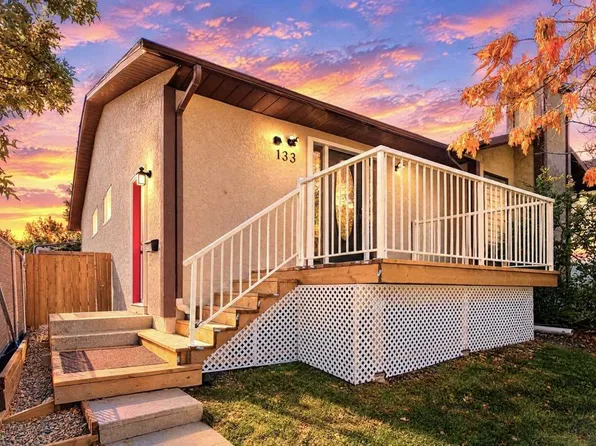 133 N Berwick Dr NW, Calgary, AB T3K 1E7