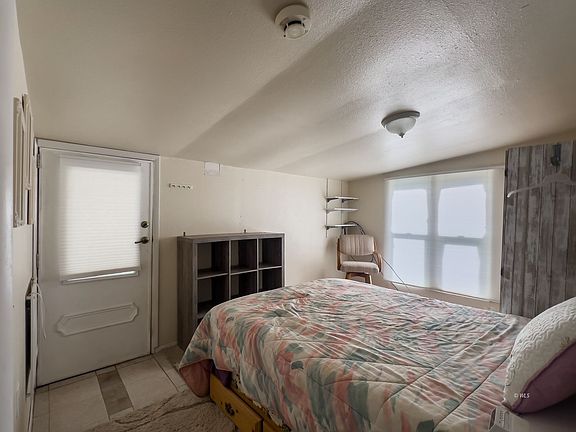 4th image of 42 Cougar St