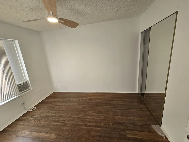 11146 Schuyler Ave — Photo 8