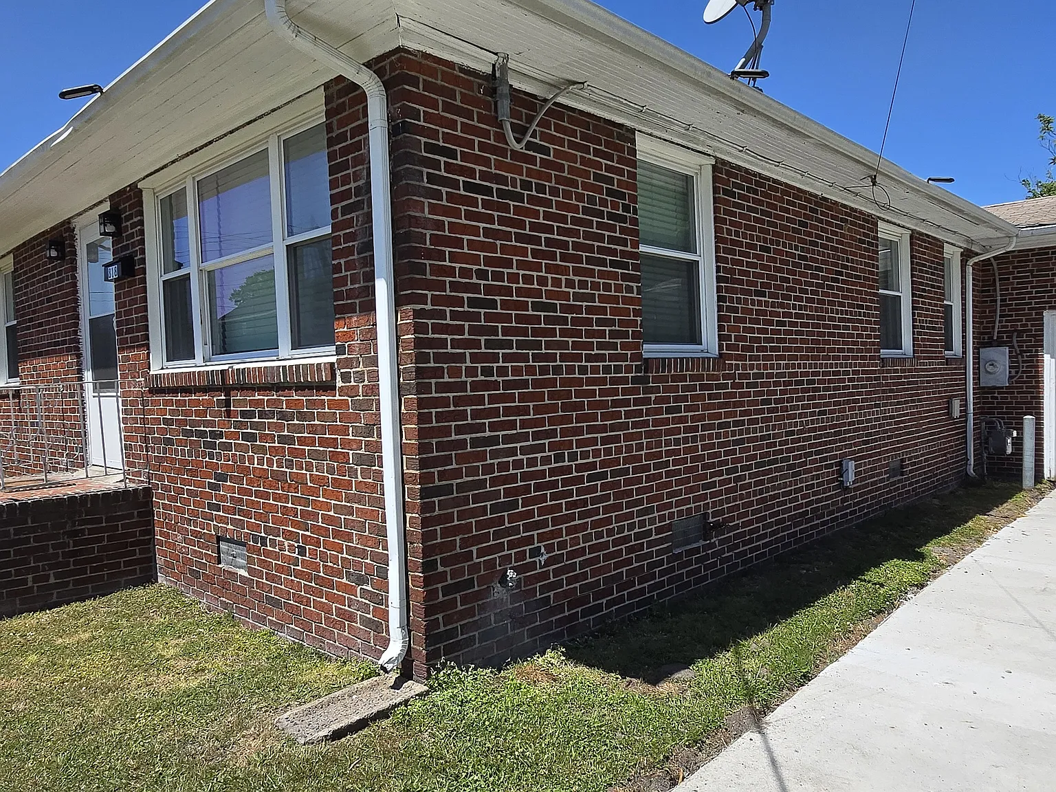 2 bed, 1230 sqft, $2,100 — Photo 2