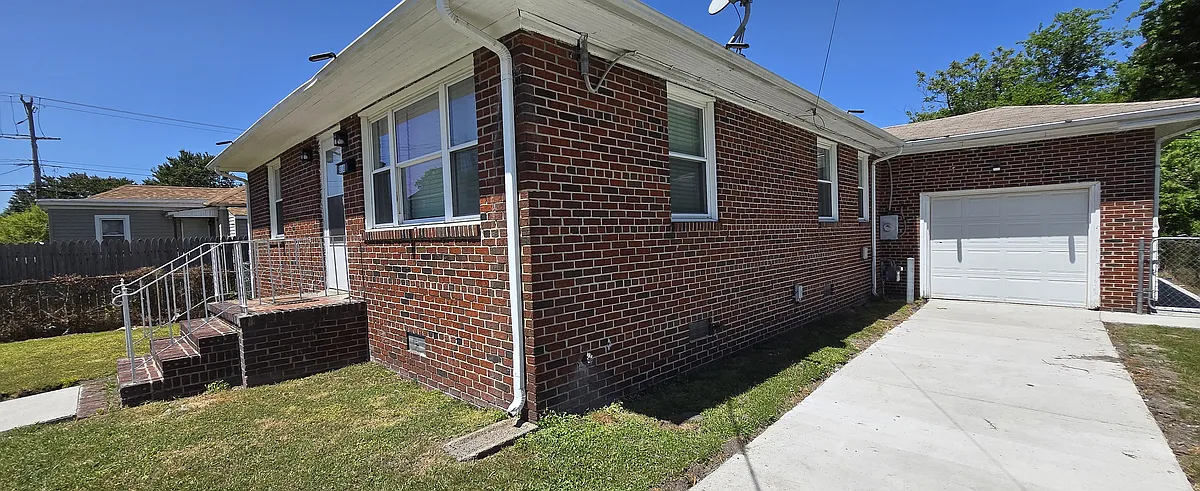 Single-car garage, and a spacious driveway accommodating 2_3 vehicles. - 818 Coolidge St