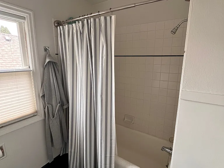 4353 NE Halsey St — Photo 20