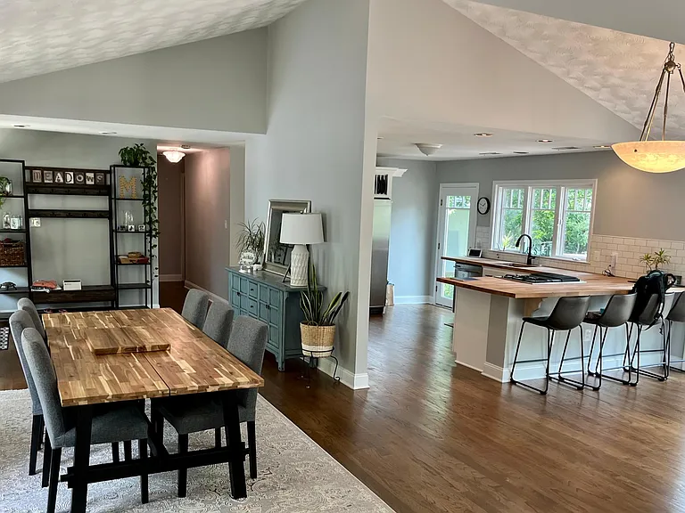 1747 Crofton Pkwy — Photo 4